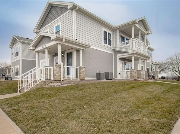 11721 S Roundtree St APT 200, Olathe, KS 66061