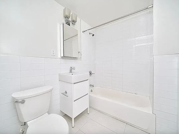 4th image of 440 W 47th St APT 1B