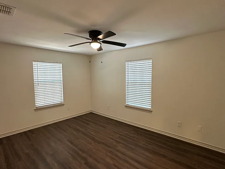 809 Sabine St — Photo 13