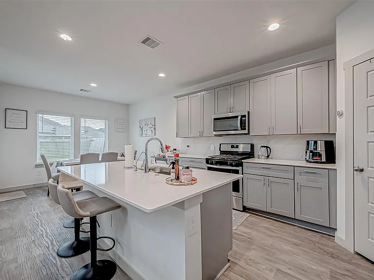 6850 Amber Cliff Ln — Photo 15