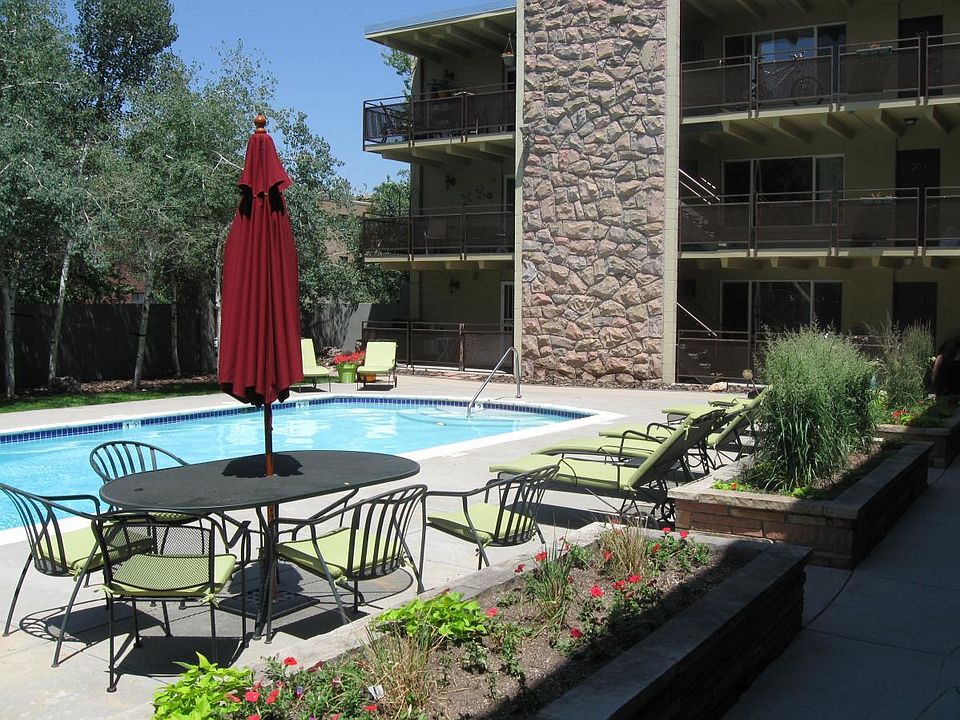 1st image of 250 N Pearl St APT 102