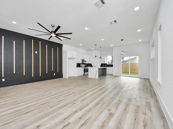 5th image of 3524 Rebecca St