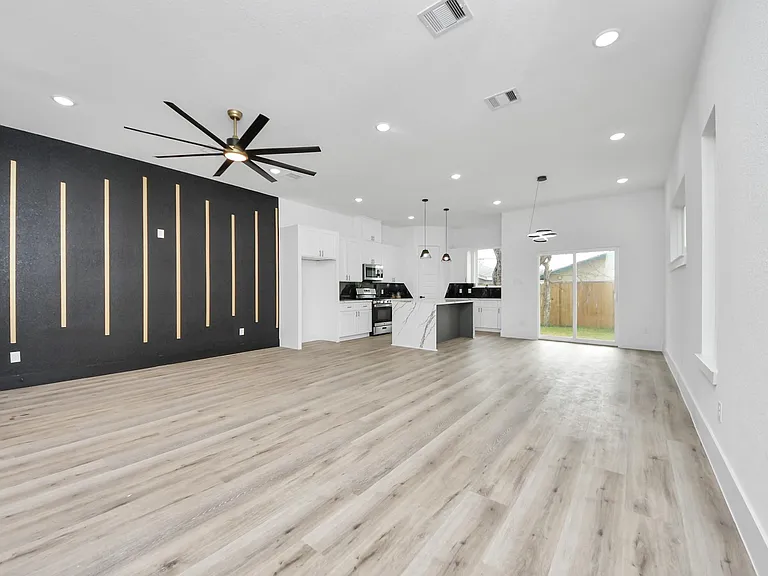 3524 Rebecca St — Photo 5