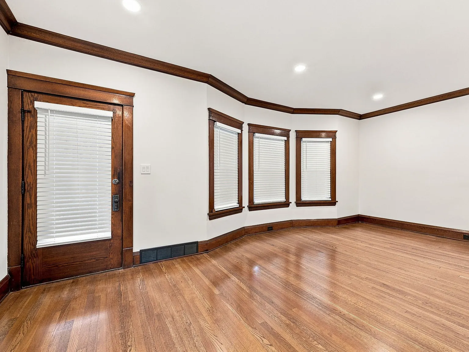 2 bed, 1100 sqft, $2,000 — Photo 2