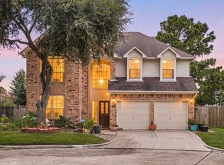 9046 Fairbloom Ln, Houston, TX 77040