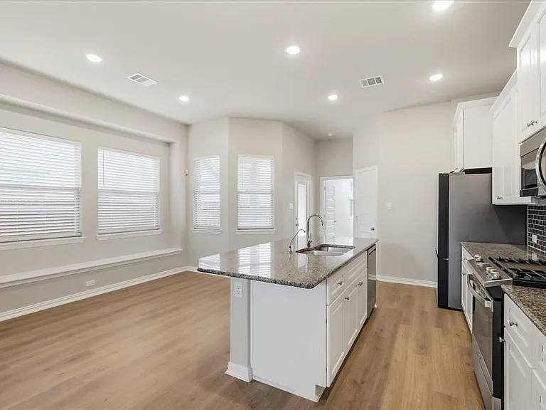 3916 Ford Dr — Photo 10