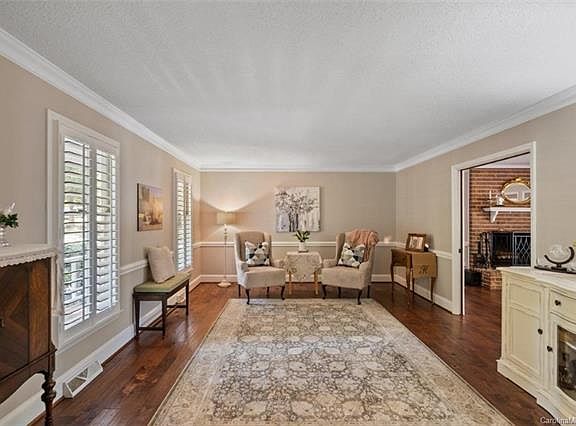 5th image of 9611 Willowglen Trl