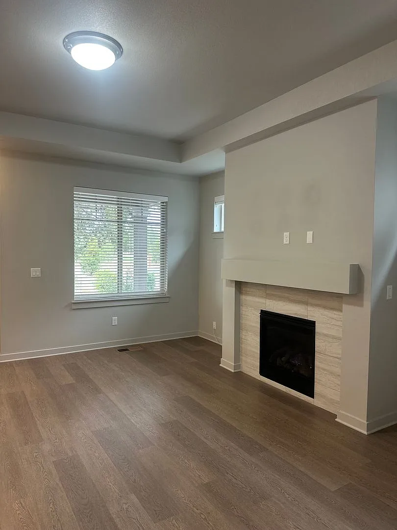 Spacious 3 Bedroom Home in Crescent Creek Primary Suite on Main Level! — Photo 4