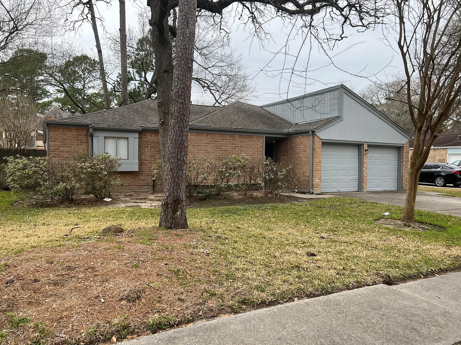 14715 Spring Lake Dr — Photo 3