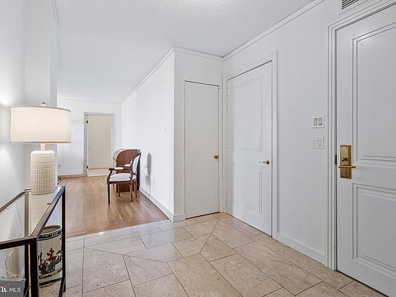 4th image of 800 25th St NW #1002
