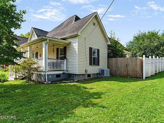 3rd image of 202 Kingwood Rd