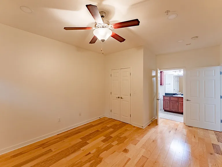 910 W 25th St #504 — Photo 14