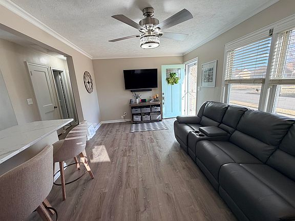 3rd image of 125 Ringland Rd