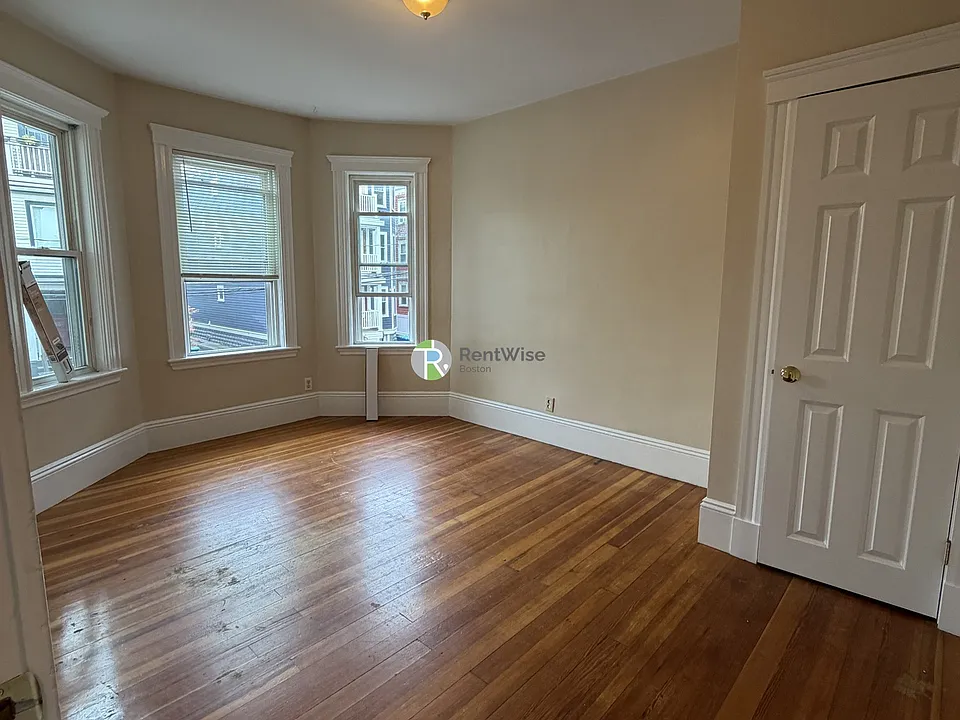 86 Conwell Ave #2