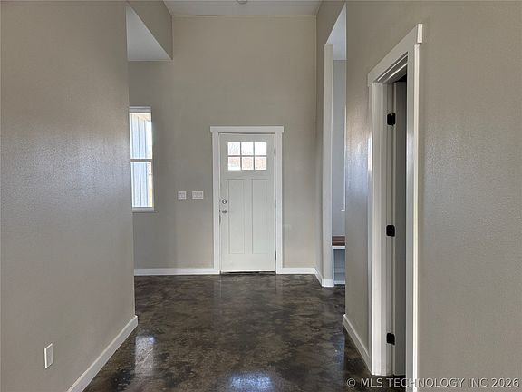 4th image of 816 W Brewer Ave