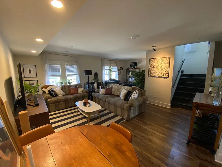 827 E Brady St #3 — Photo 2