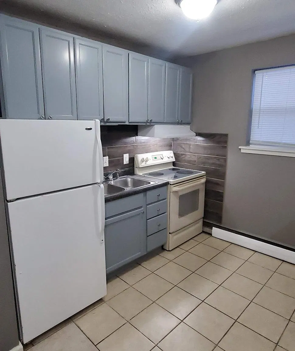 905 White Bear Ave N — Photo 3