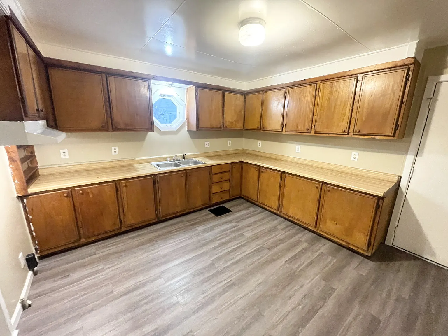 2 bed, 1.0 bath, $650 — Photo 3