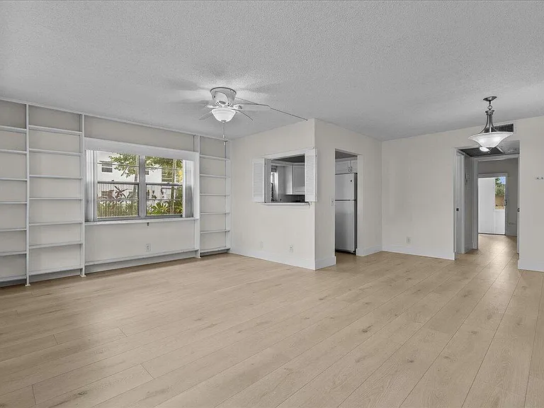 142 Kent St #I — Photo 2