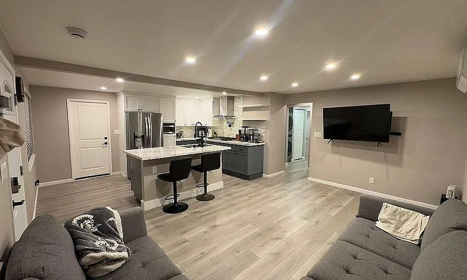 2nd image of 35 Wharf Dr