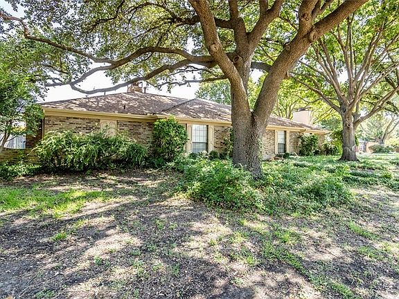 3rd image of 3523 Interlaken Dr