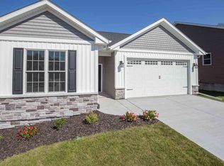 1624 Irish Woods Cir, Davenport, IA 52807