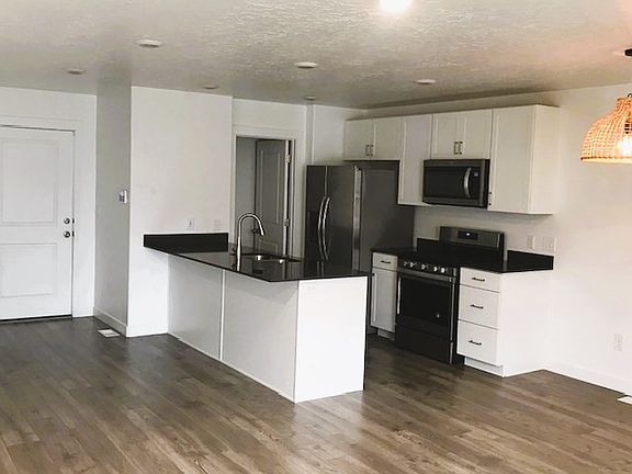 4th image of 268 N Portside Ln