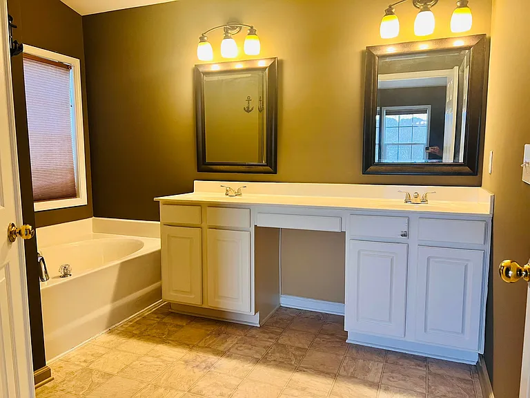 105 Charing Pl — Photo 6