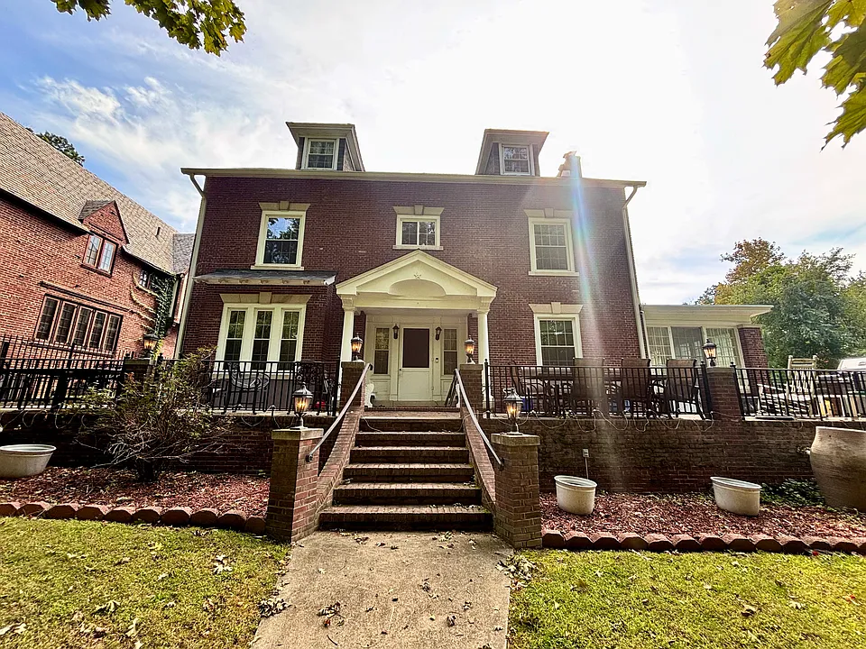 200 Parkside Ave