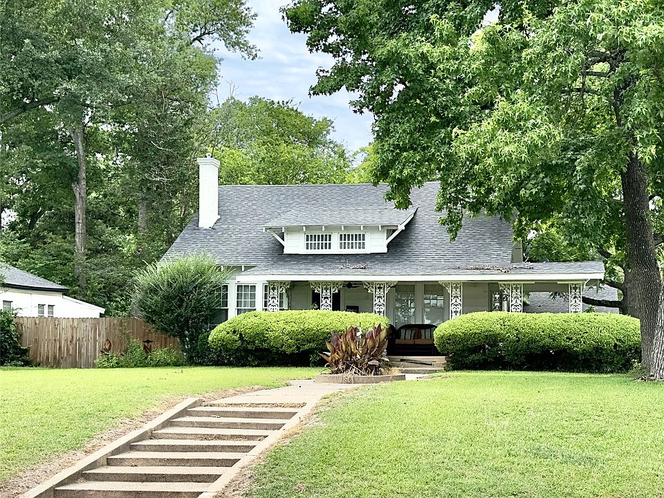 2nd image of 605 Davis St S