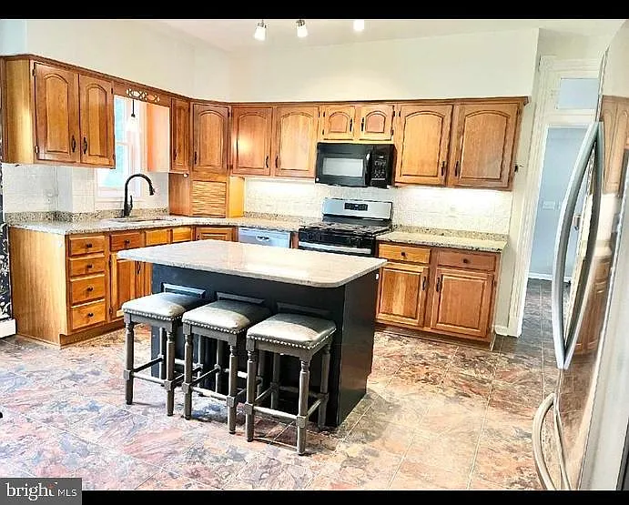 25526 Military Rd — Photo 6