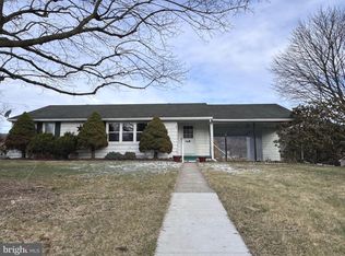 15 Bridgeview Dr, Lewistown, PA 17044