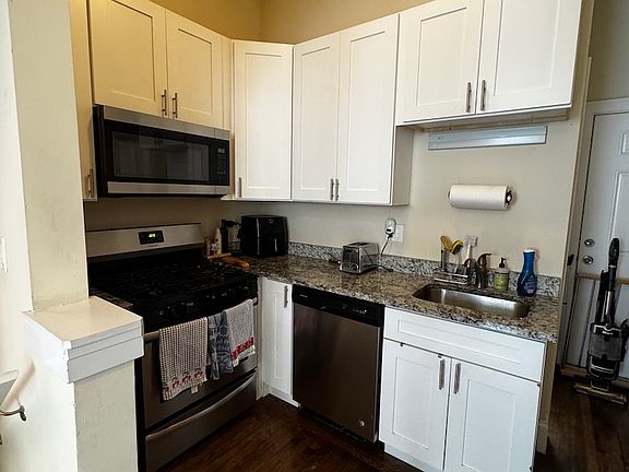 4th image of 2619 N Southport Ave Unit 2A