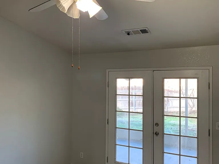 3208 Holly Ct — Photo 18