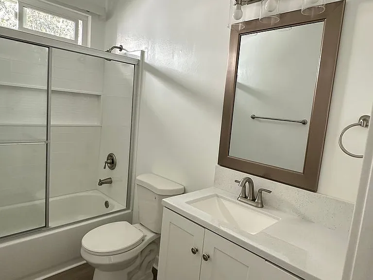 Sepulveda Apartments — Photo 43