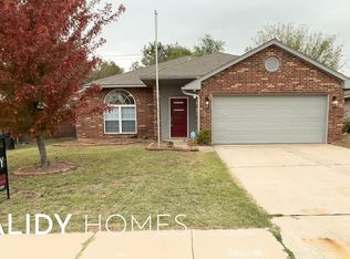 9317 Apple Dr, Midwest City, OK 73130