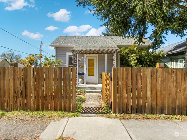 803 Cogean Avenue, Bremerton, WA 98337