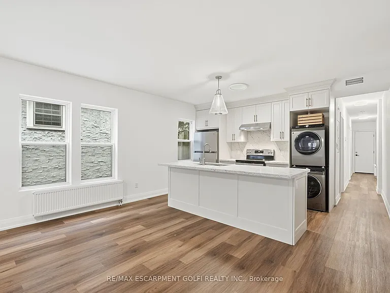 4876 Simcoe St #1 — Photo 6