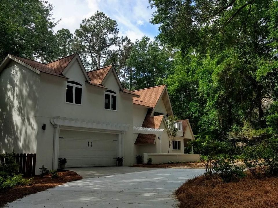 1st image of 10 Pine Dr