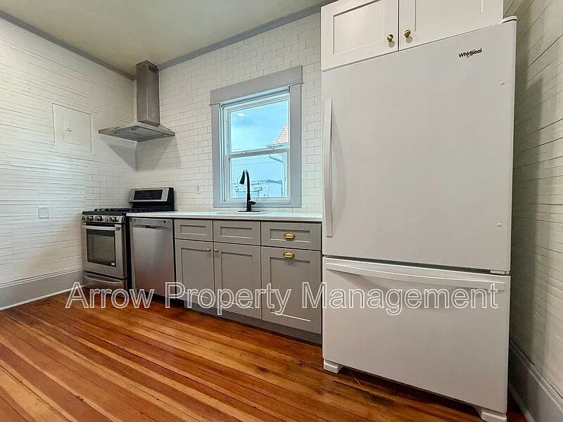 4 bed, 2.0 bath, 1694 sqft, $2,000 — Photo 2