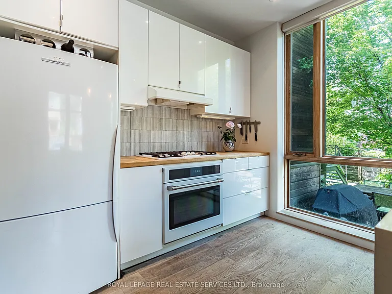 241 Garden Ave — Photo 11
