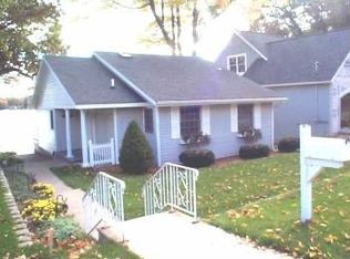 6996 Silver Lake Dr NE, Rockford, MI 49341