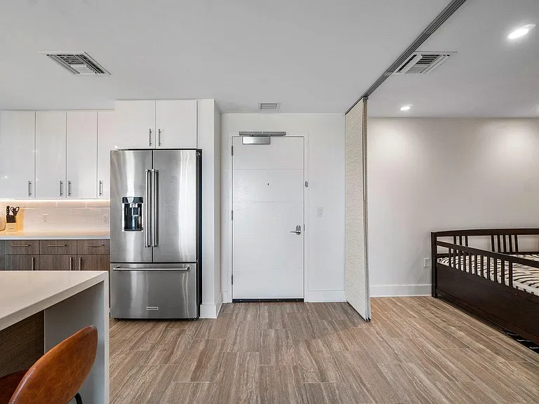 236 SE 5th Ave #303 — Photo 2