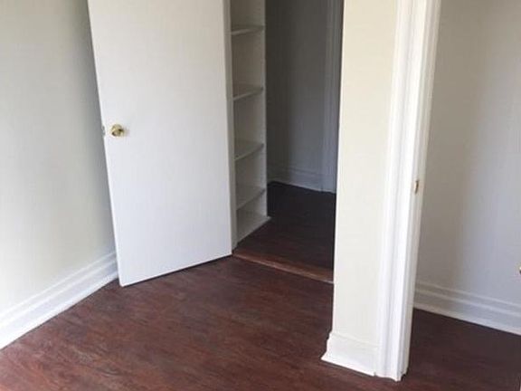 4th image of 171 Meserole St APT 21