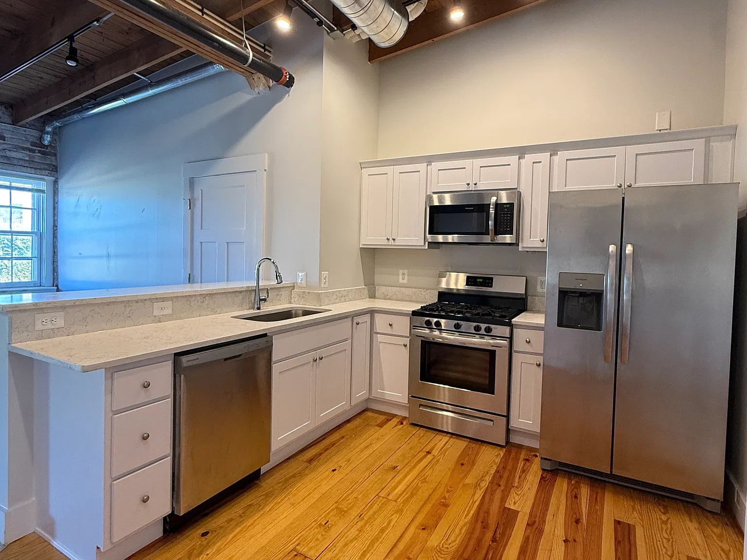 2 bed, 1111 sqft, $2,250 — Photo 3