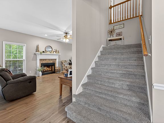 5th image of 129 Deerview Dr