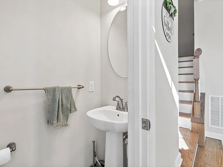 204 Station Dr — Photo 12