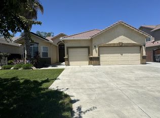 825 S Michelle Ave, Kerman, CA 93630