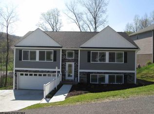 1140 Andrew Dr, Morgantown, WV 26508
