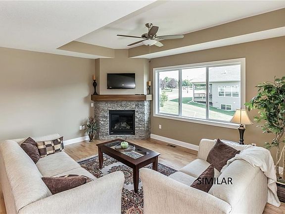 3rd image of 1578 SE Blackthorne Dr
